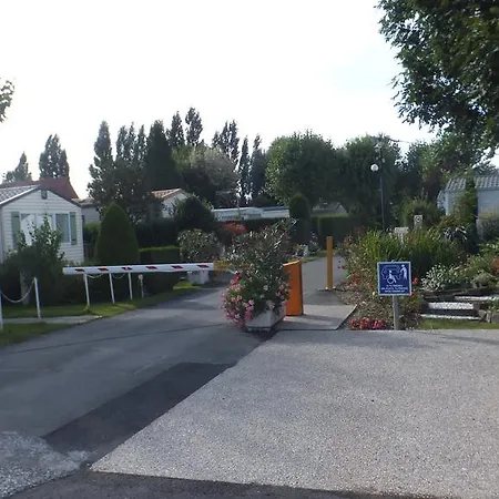Le Camp Des Roses 3* Aubers