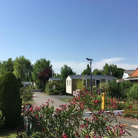 Camping Le Camp Des Roses 3*