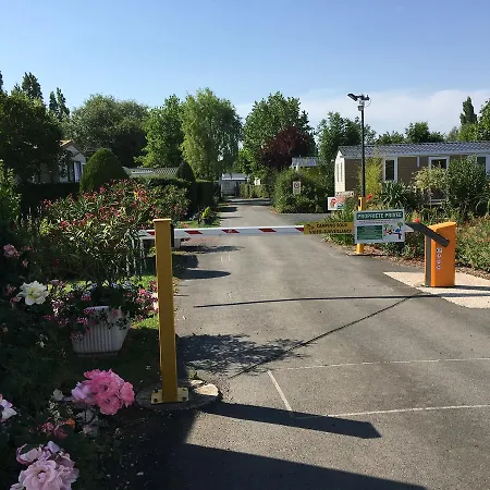 Kemping Le Camp Des Roses Aubers