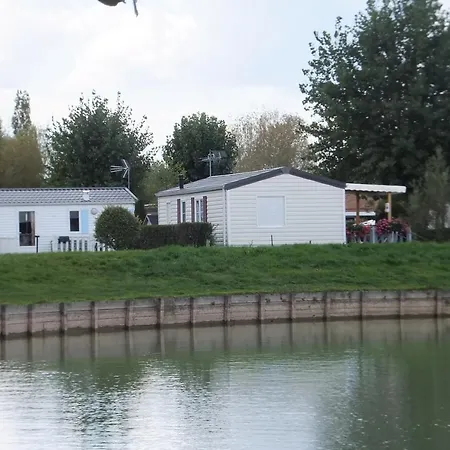 Camping Le Camp Des Roses 3*