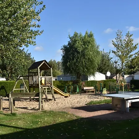 Le Camp Des Roses 3* Aubers